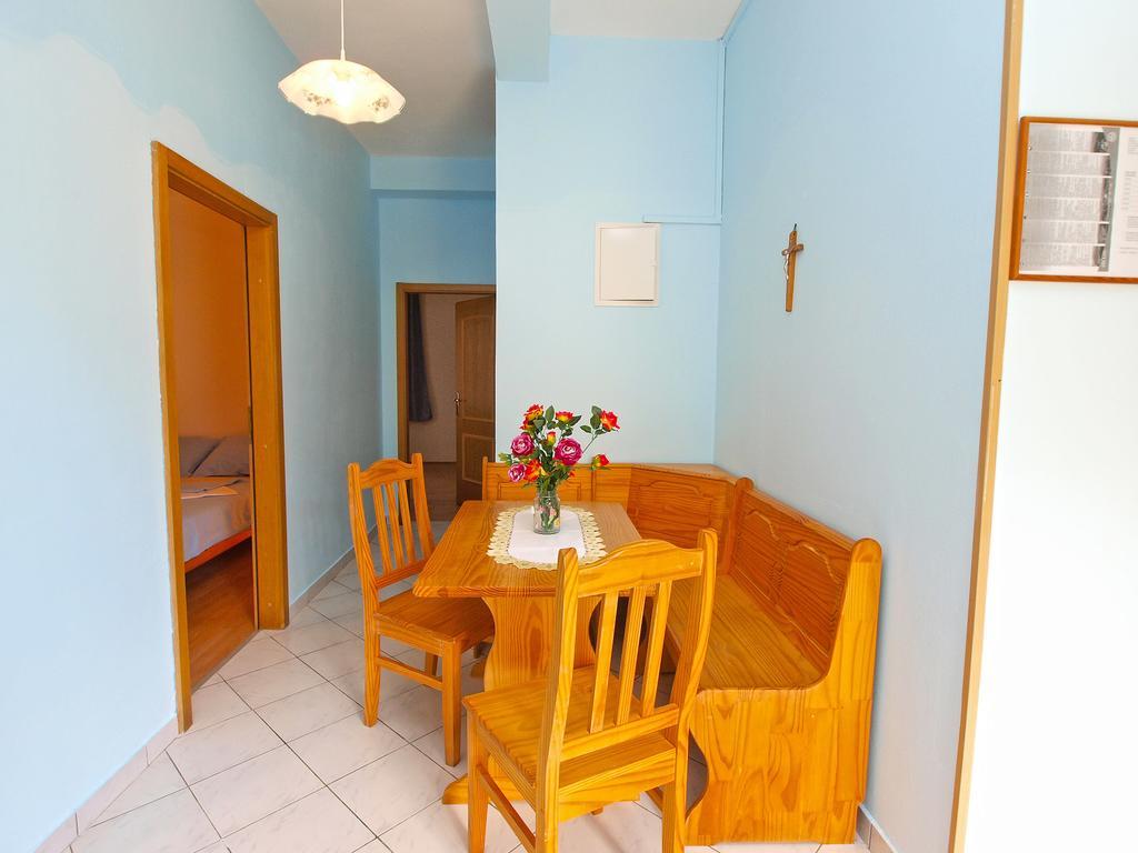 Apartments Joko 1160 Pula Bagian luar foto