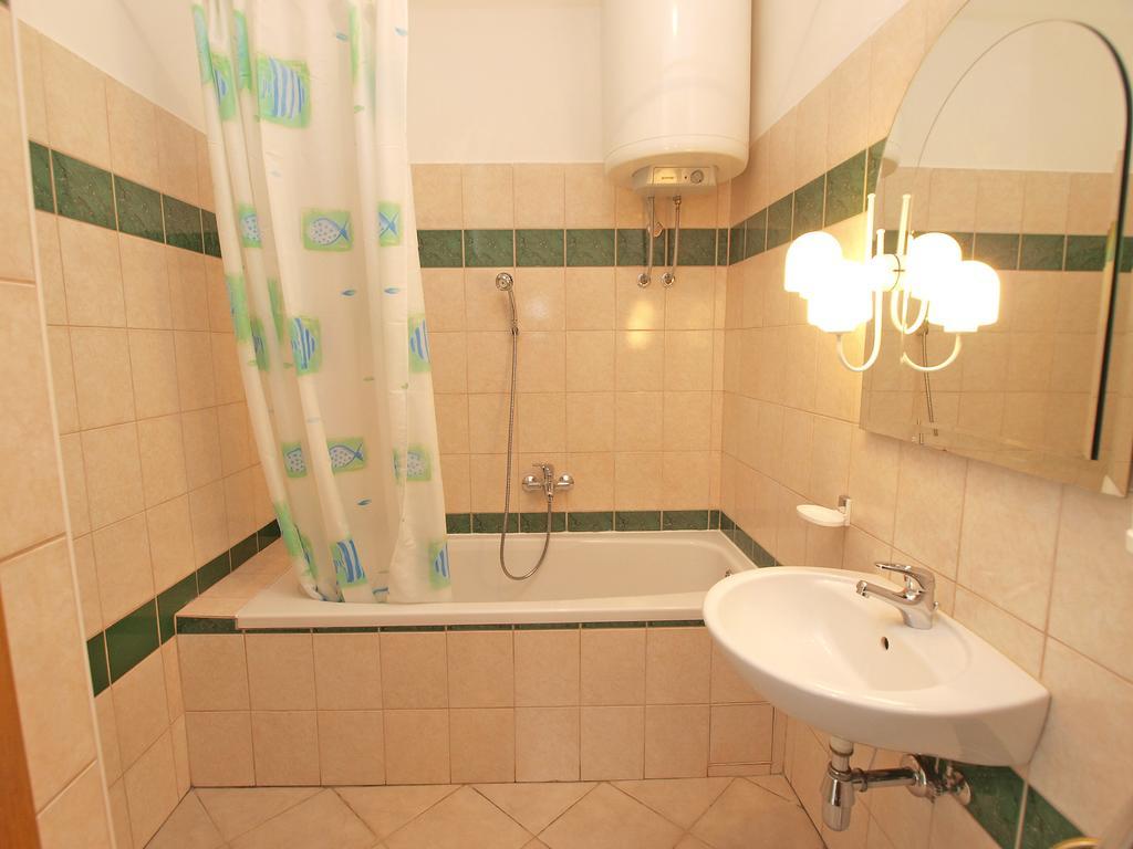 Apartments Joko 1160 Pula Bagian luar foto