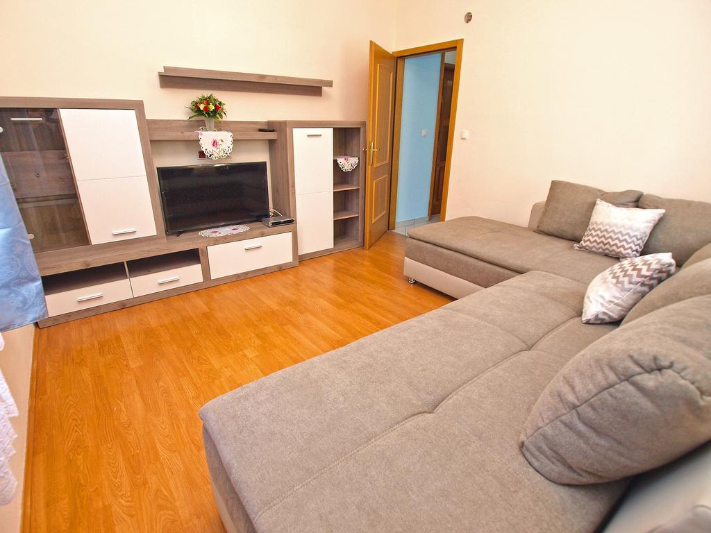 Apartments Joko 1160 Pula Bagian luar foto