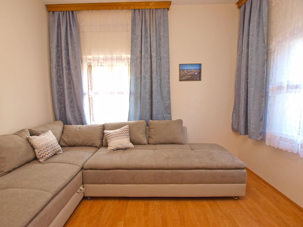 Apartments Joko 1160 Pula Bagian luar foto