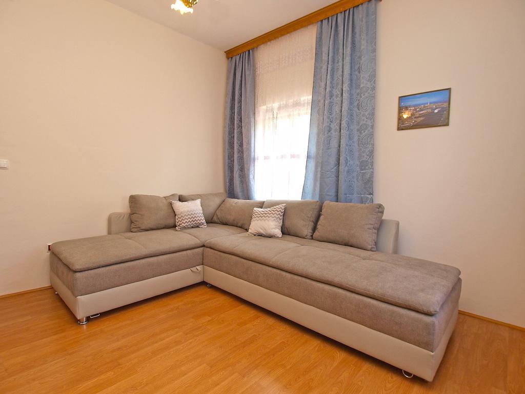Apartments Joko 1160 Pula Bagian luar foto
